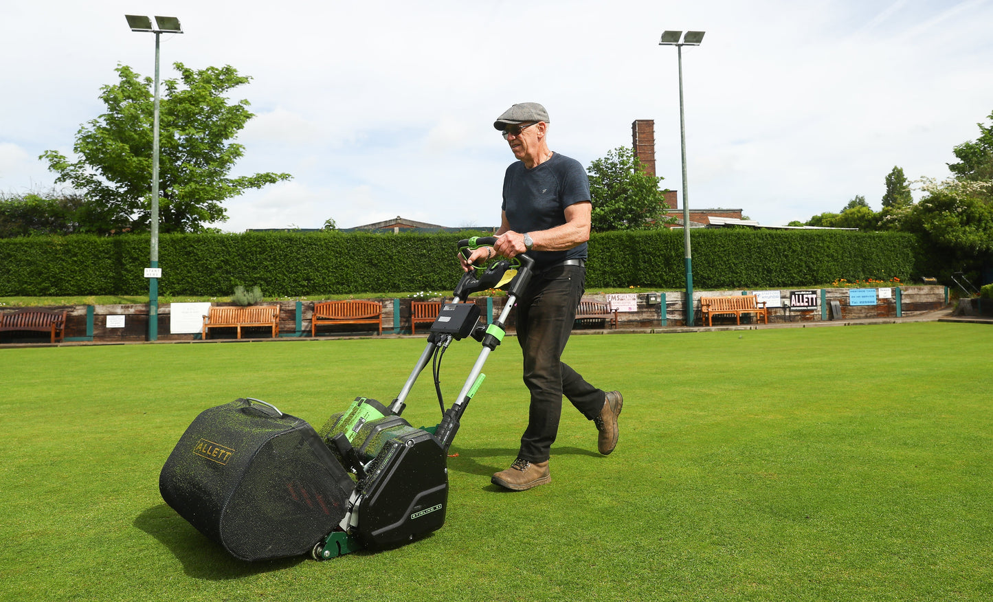 Allett Stirling 43 (17'') Battery Cylinder Mower