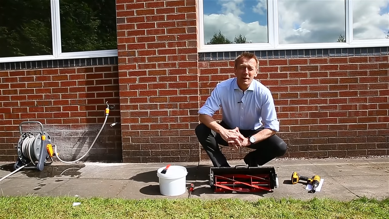 Load video: Backlapping a Cylinder Mower