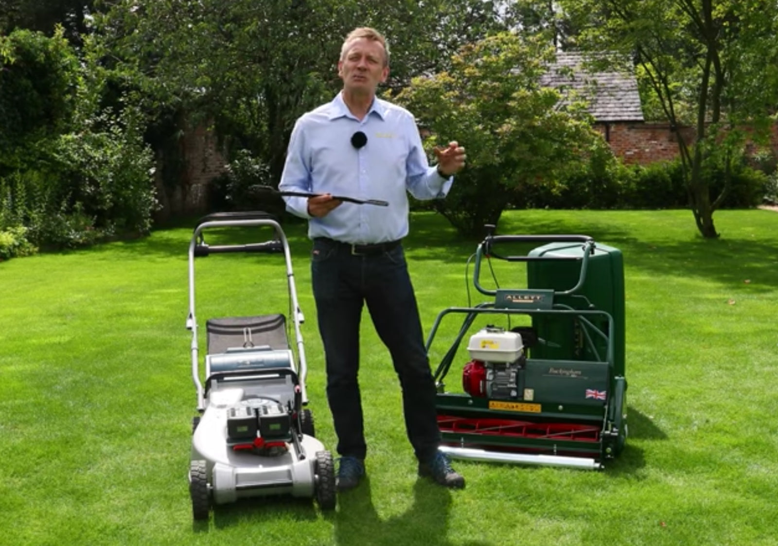 Load video: Reel vs Rotary Lawnmowers - Which mower is right for you?